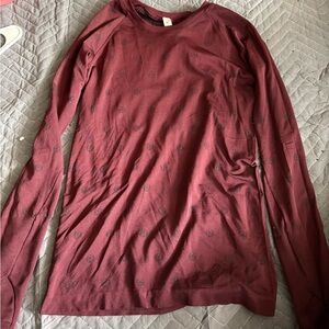 Womens Lululemon Size 6 - long sleeve top